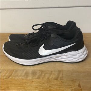 Nike Revolution 6 men’s road running shoes sneakers size 8 women’s size 9.5
